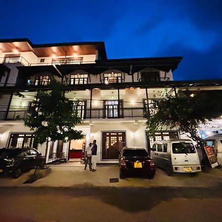 Shadow Inn Ella Luaran gambar