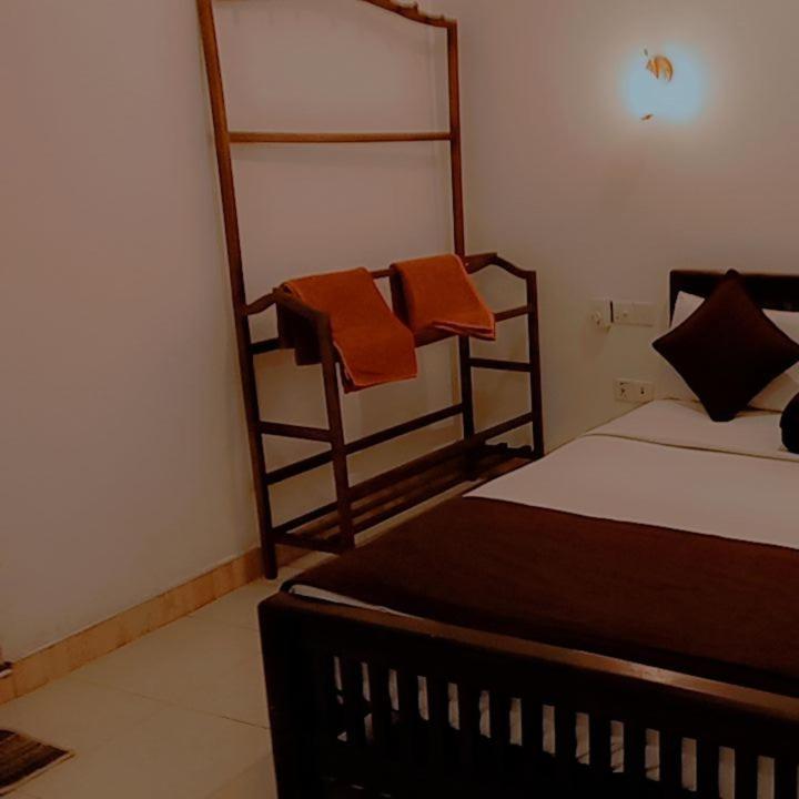 Shadow Inn Ella Bilik gambar
