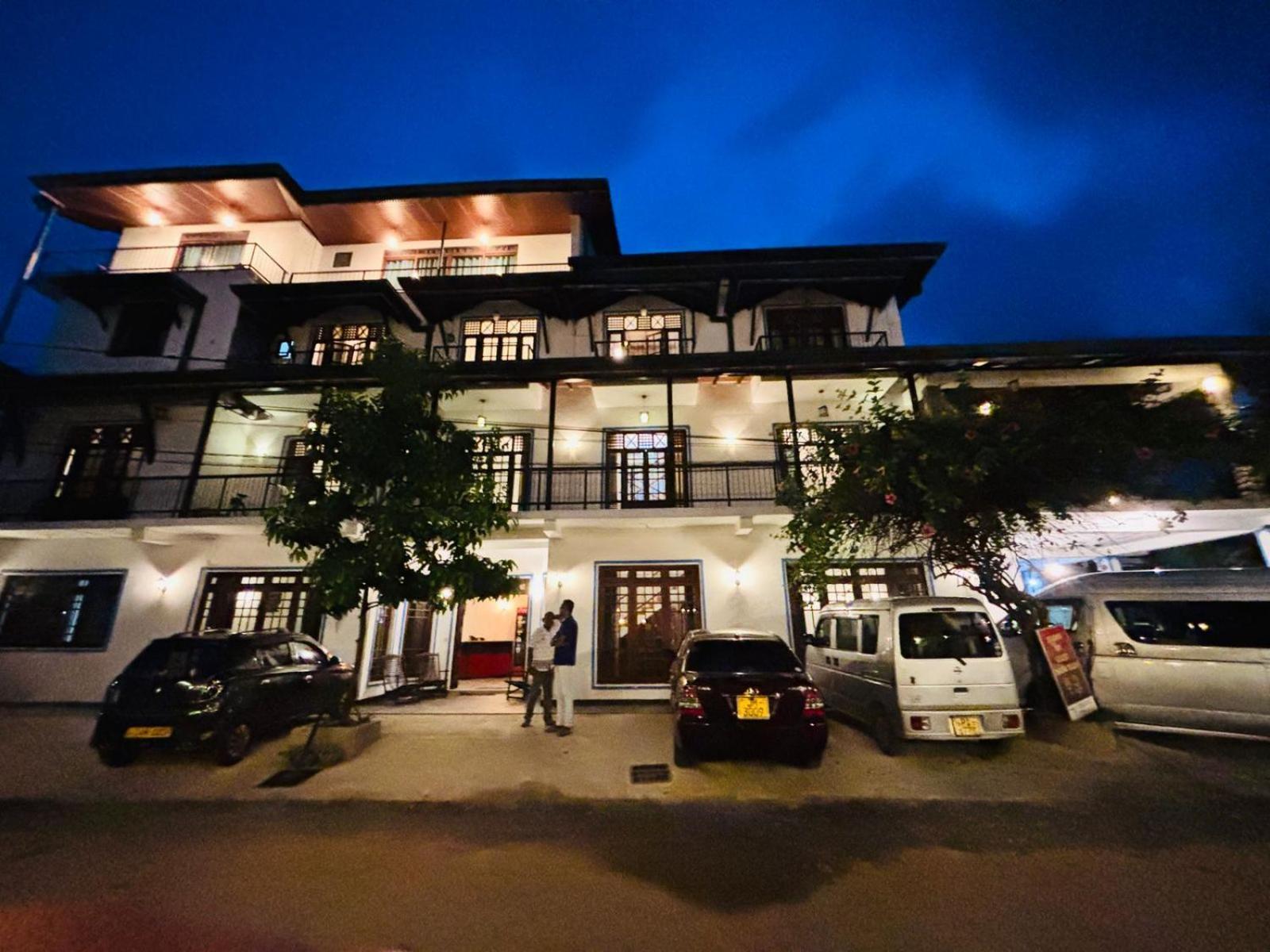 Shadow Inn Ella Luaran gambar