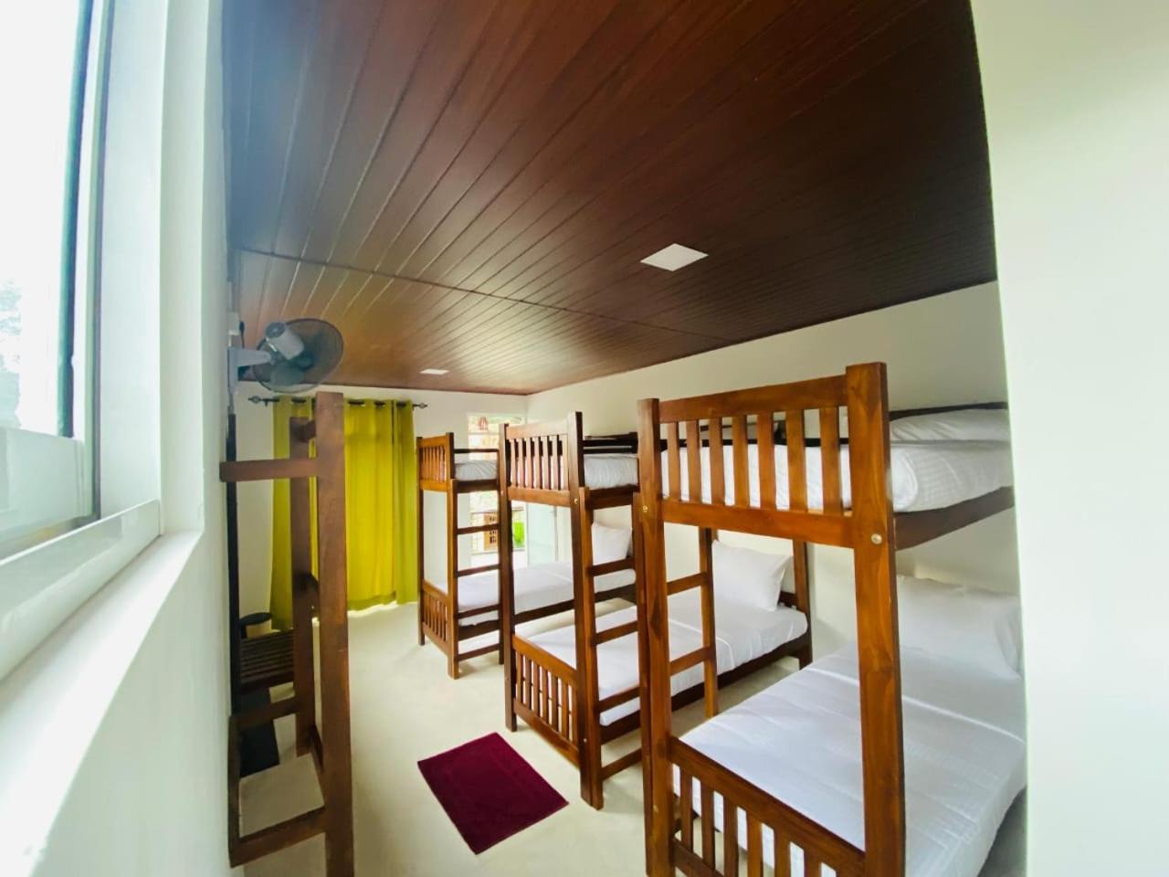 Shadow Inn Ella Luaran gambar
