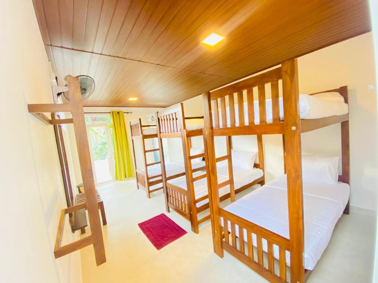 Shadow Inn Ella Luaran gambar