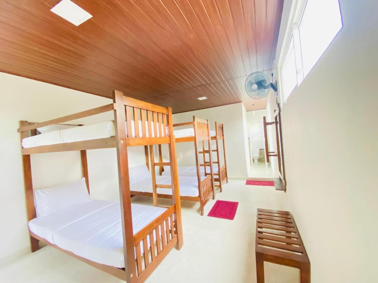 Shadow Inn Ella Luaran gambar