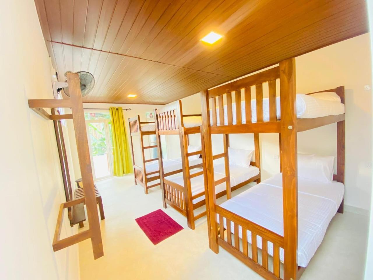 Shadow Inn Ella Luaran gambar
