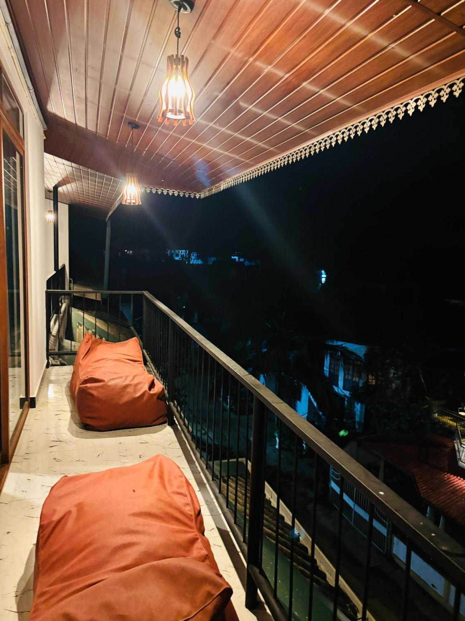 Shadow Inn Ella Luaran gambar