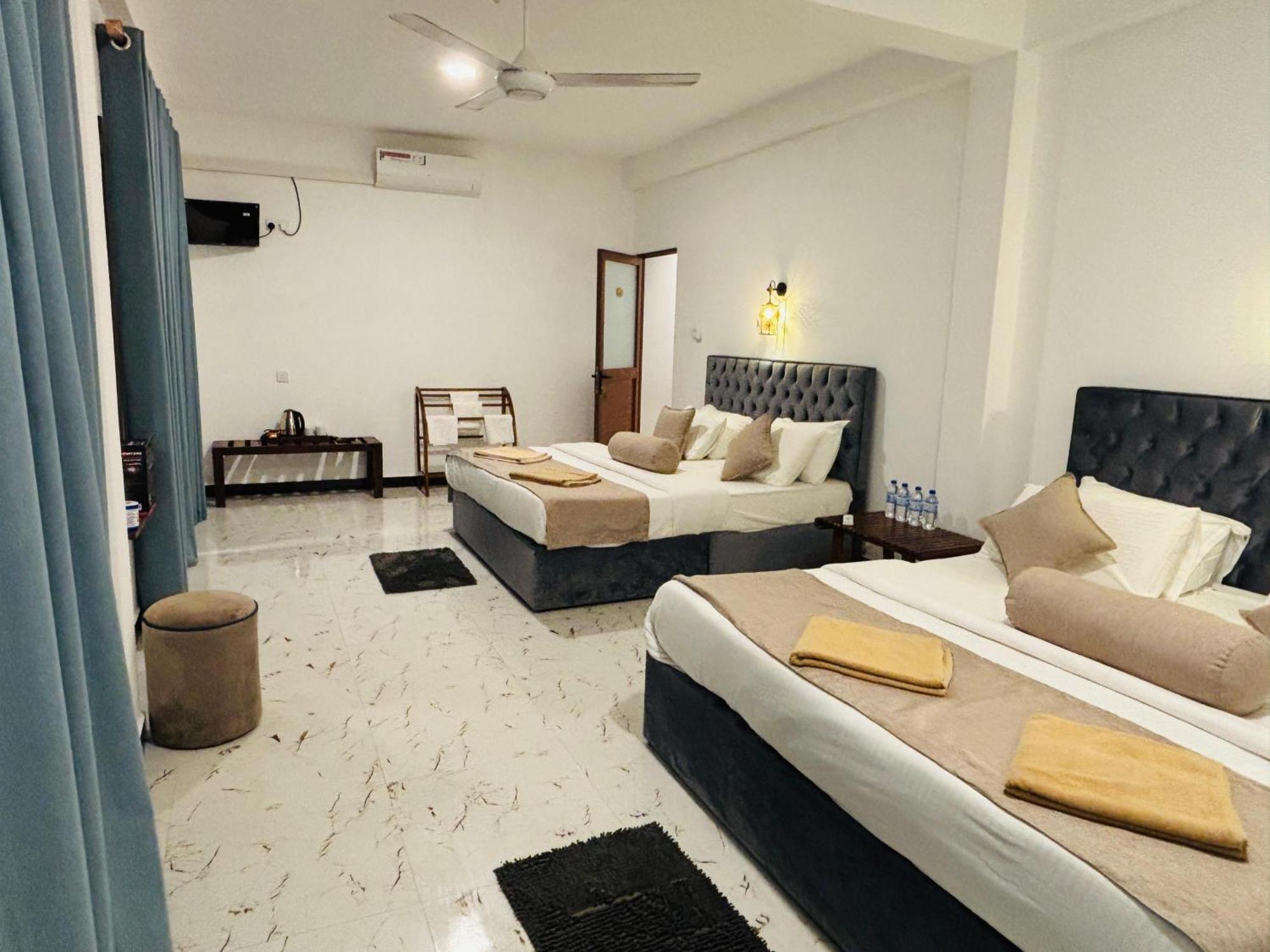 Shadow Inn Ella Luaran gambar