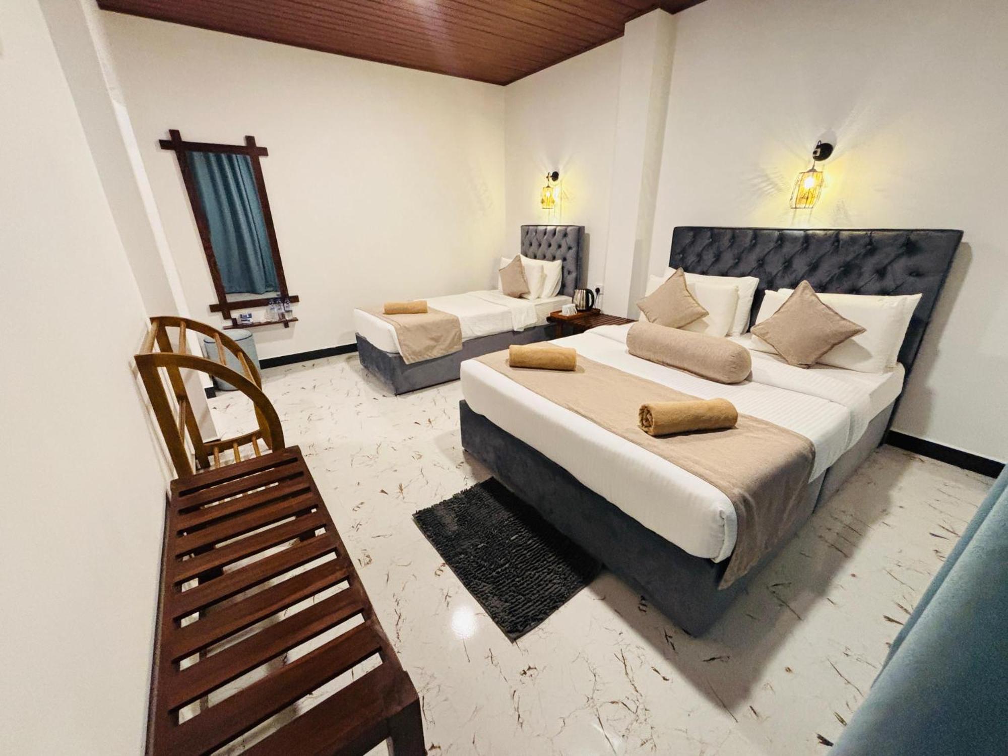 Shadow Inn Ella Luaran gambar