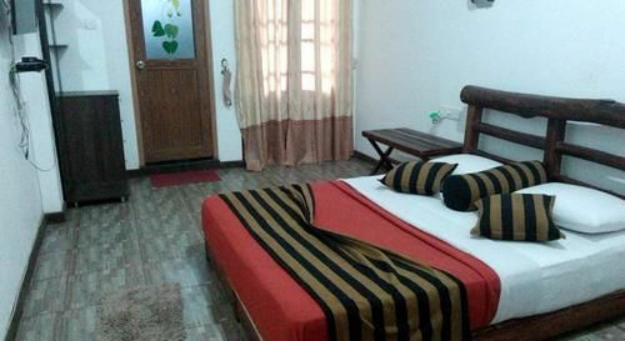 Shadow Inn Ella Luaran gambar