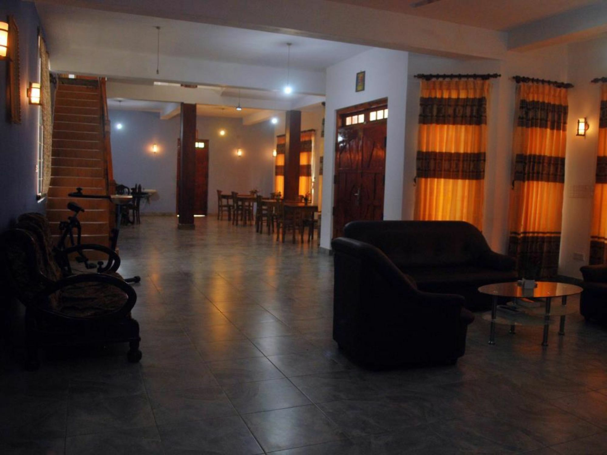 Shadow Inn Ella Luaran gambar